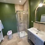 Le Clos De Paris Bed and Breakfast 3*