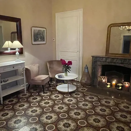 לינה וארוחת בוקר Le Clos De Paris 3*