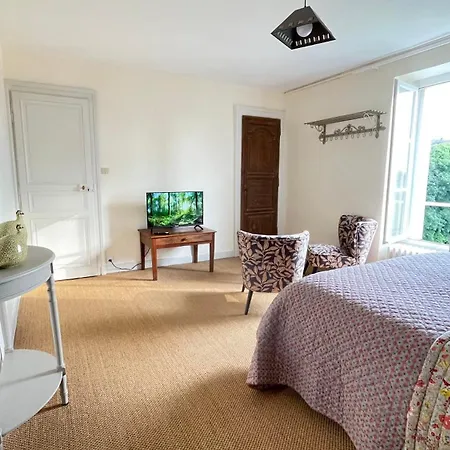 לינה וארוחת בוקר Le Clos De Paris