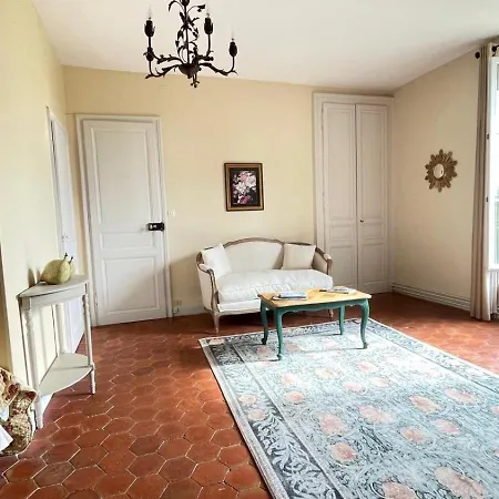 Le Clos De Paris לינה וארוחת בוקר 3*