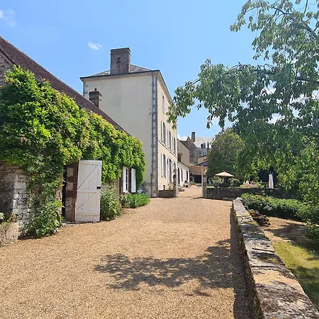 לינה וארוחת בוקר Le Clos De Paris