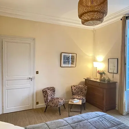 Le Clos De Paris לינה וארוחת בוקר 3*