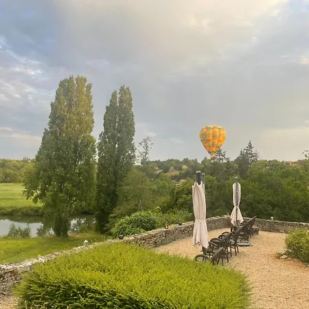 לינה וארוחת בוקר Le Clos De Paris