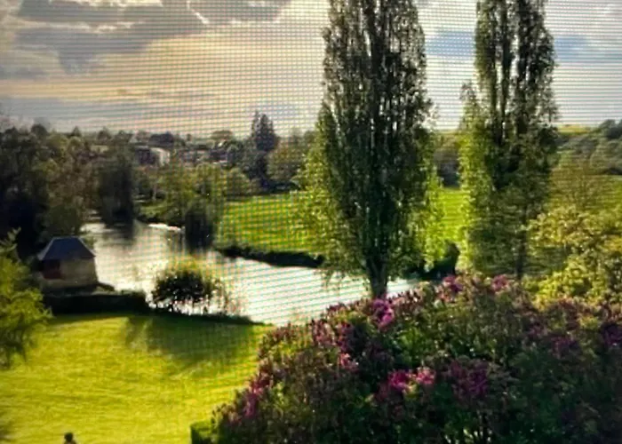 Le Clos De Paris Bed & Breakfast