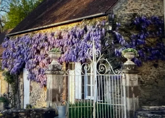 Le Clos De Paris Bed & Breakfast