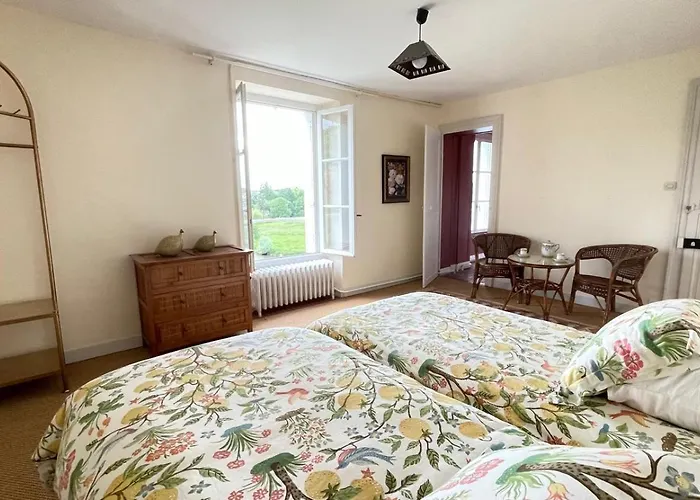 Le Clos De Paris Bed & Breakfast